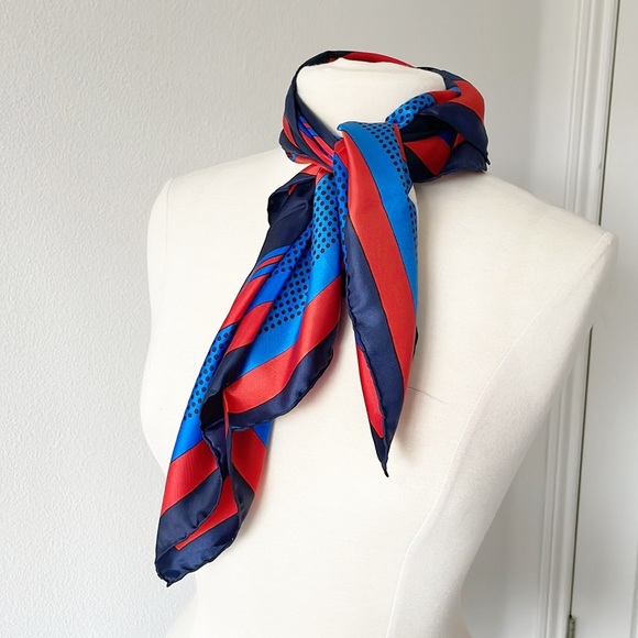 YSL YVES SAINT LAURENT SILK SCARF  GEOMETRIC PRINT  26x26 - Picture 3 of 9